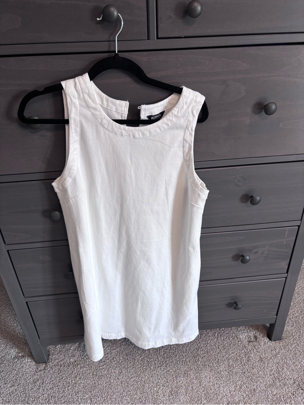 Sleeveless White dress